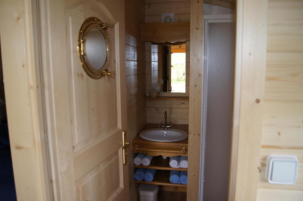 Hostal Les Roulottes De Saint-Sulpice Habitación foto