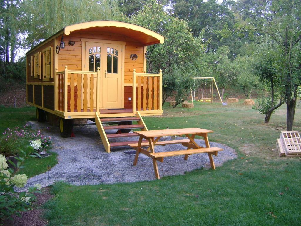 Hostal Les Roulottes De Saint-Sulpice Exterior foto